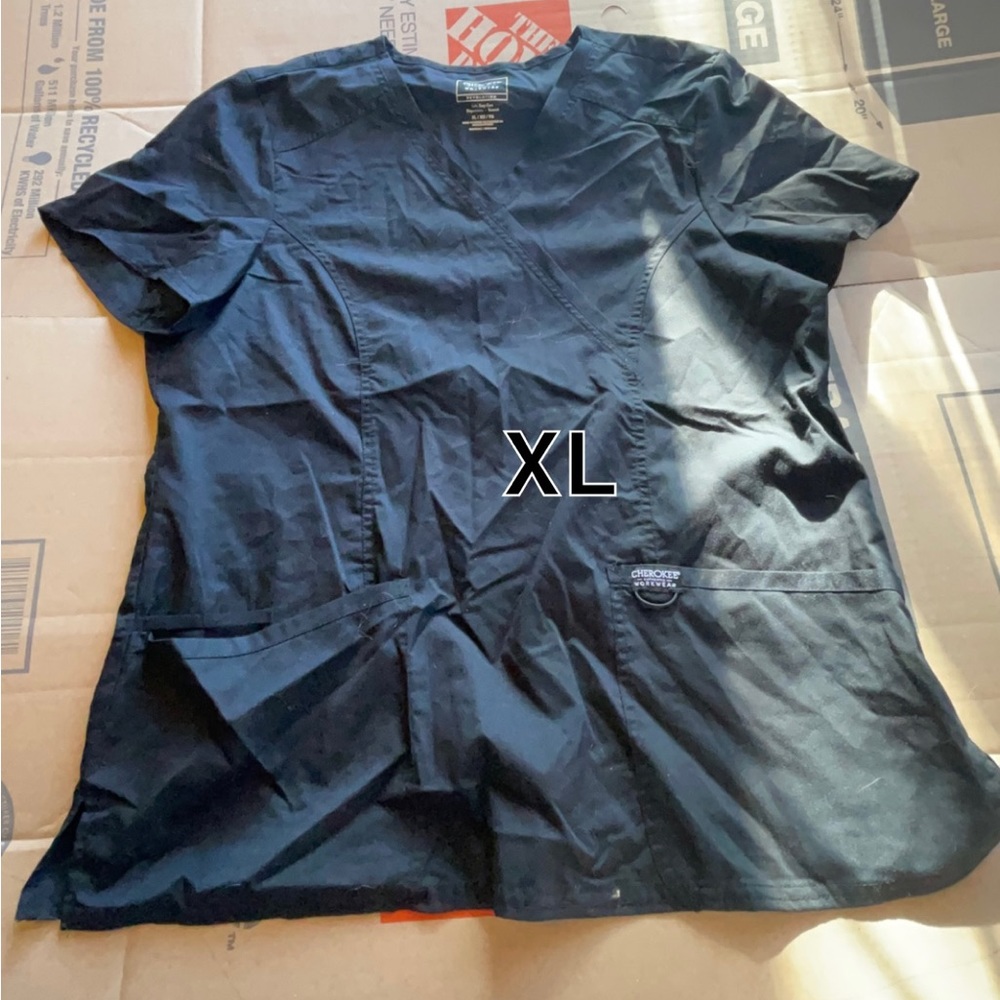 Cherokee Scrub top